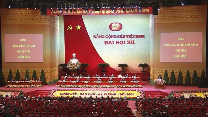 4 kiểu áo sơ mi dìm dáng, xỉn - Cảm hứng video marketing từ Hotspot Matrix